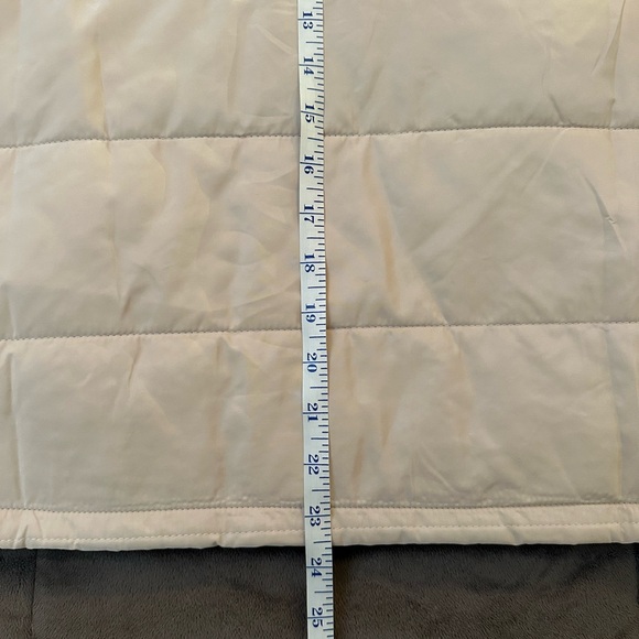 Hem & Thread Reversible Color Block Puffer Vest - Picture 6 of 15